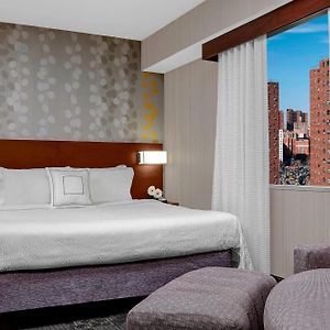 Camera con letto king size d'angolo